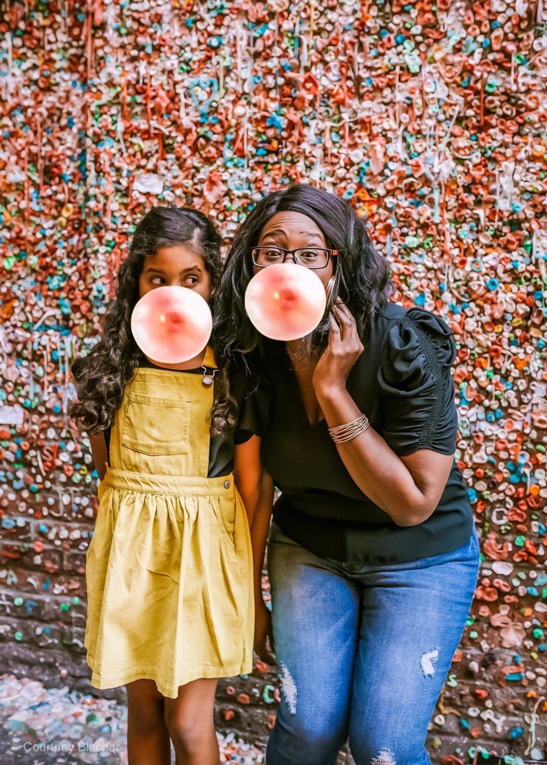 Seattle has so much to offer. From Gum Walls to Museums to epic shopping. But can you do it all in 2 days? You sure can, and our 2 Days In Seattle Itinerary shows you how. Follow along with text and video and we guide you through all the Seattle hotspots in just 48 Hours in Seattle.