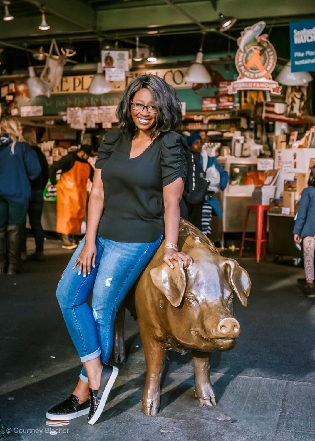 Seattle has so much to offer. From Gum Walls to Museums to epic shopping. But can you do it all in 2 days? You sure can, and our 2 Days In Seattle Itinerary shows you how. Follow along with text and video and we guide you through all the Seattle hotspots in just 48 Hours in Seattle.