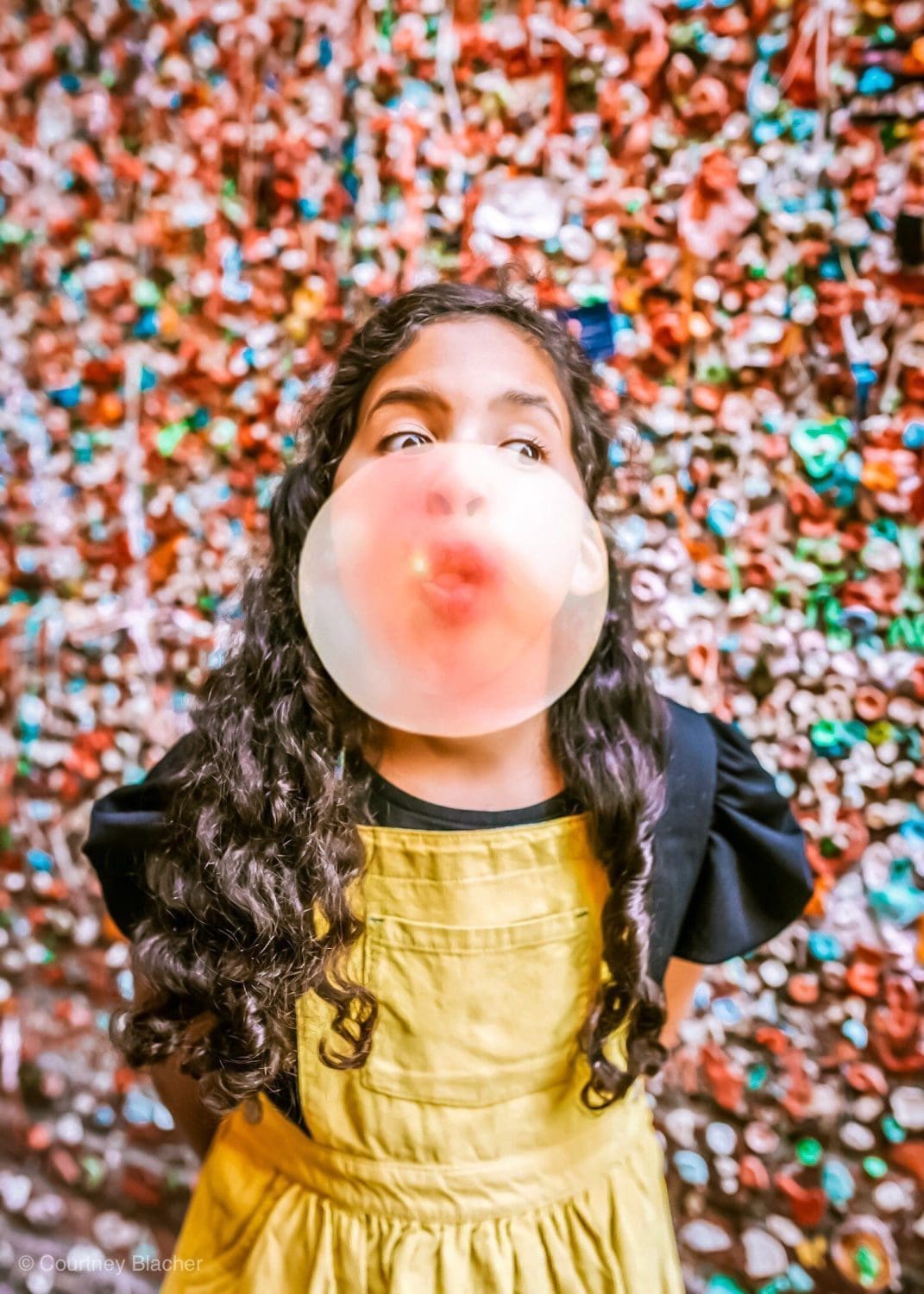Seattle has so much to offer. From Gum Walls to Museums to epic shopping. But can you do it all in 2 days? You sure can, and our 2 Days In Seattle Itinerary shows you how. Follow along with text and video and we guide you through all the Seattle hotspots in just 48 Hours in Seattle.