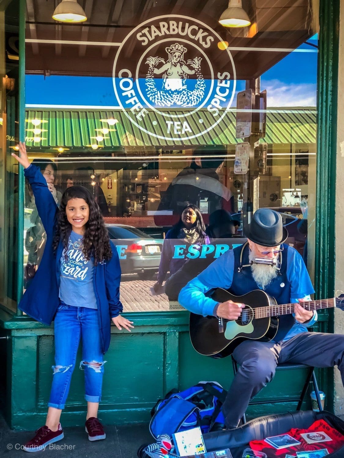 Seattle has so much to offer. From Gum Walls to Museums to epic shopping. But can you do it all in 2 days? You sure can, and our 2 Days In Seattle Itinerary shows you how. Follow along with text and video and we guide you through all the Seattle hotspots in just 48 Hours in Seattle.