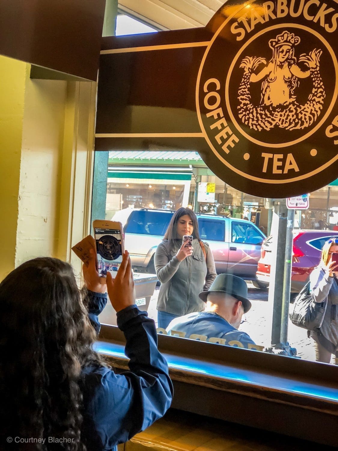 Seattle has so much to offer. From Gum Walls to Museums to epic shopping. But can you do it all in 2 days? You sure can, and our 2 Days In Seattle Itinerary shows you how. Follow along with text and video and we guide you through all the Seattle hotspots in just 48 Hours in Seattle.