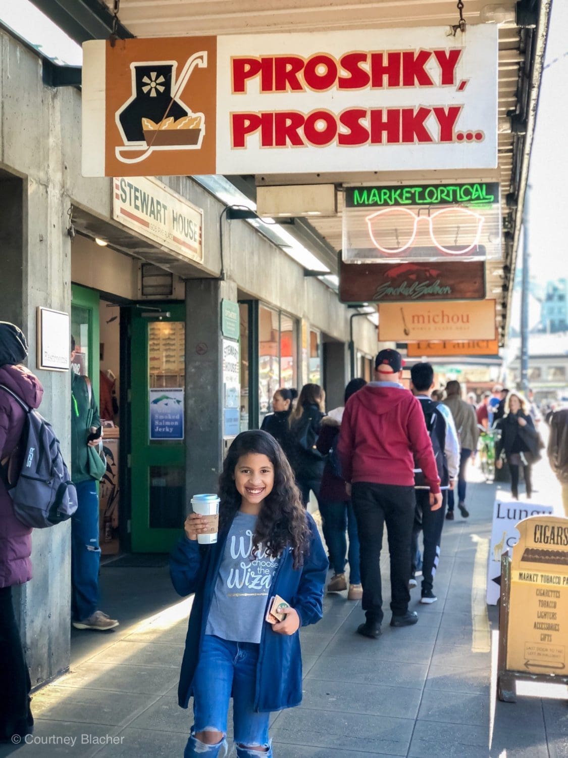 Seattle has so much to offer. From Gum Walls to Museums to epic shopping. But can you do it all in 2 days? You sure can, and our 2 Days In Seattle Itinerary shows you how. Follow along with text and video and we guide you through all the Seattle hotspots in just 48 Hours in Seattle.