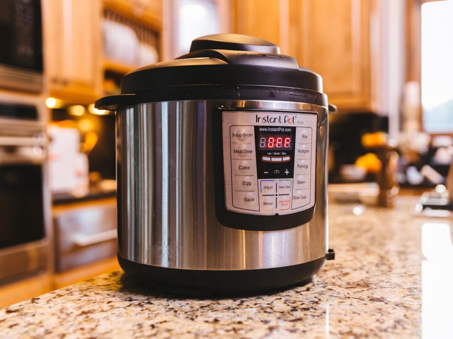 https://worldinfourdays.com/wp-content/uploads/2018/06/instant-pot-lux-6-in-1-v3-4.jpg